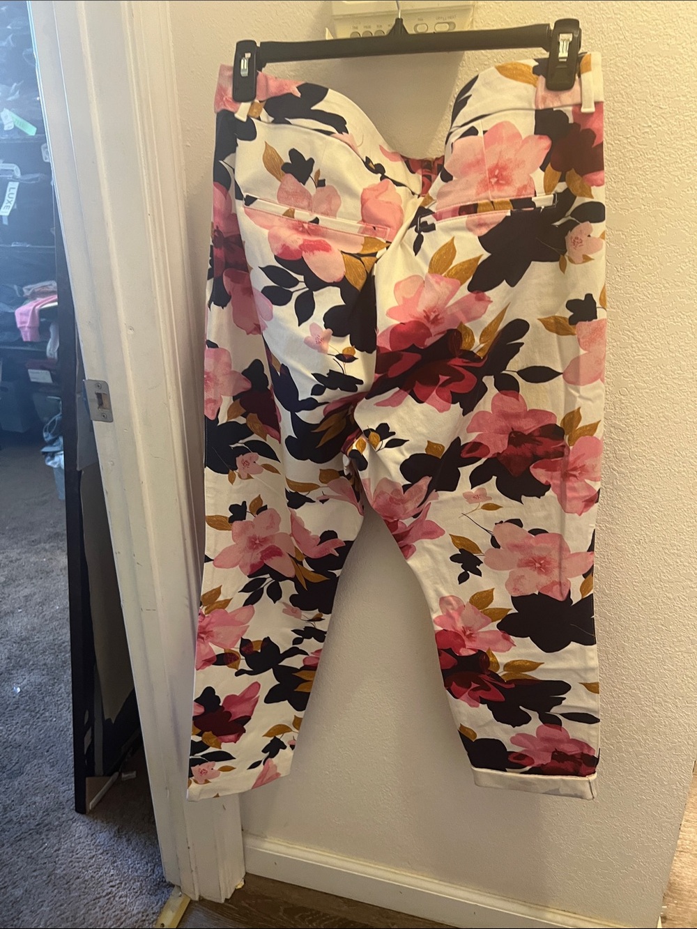 Old navy pixie floral Pants in off white Pink, navy & Gold - Picture 4 of 5